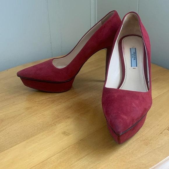 Prada Burgundy Red Suede Pumps Heels Size US8 Platform Pointed Toe GUC 4.5" heel - Picture 1 of 14